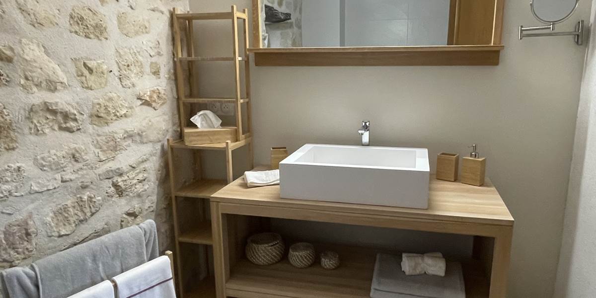 SALLE DE BAIN 1ER E´TAGE CHAMBRE SOLEIL MI
