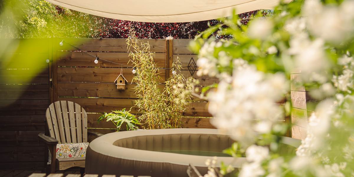 Profitez de votre spa privatif à n'importe quel moment de votre séjour pour un pur moment de détente