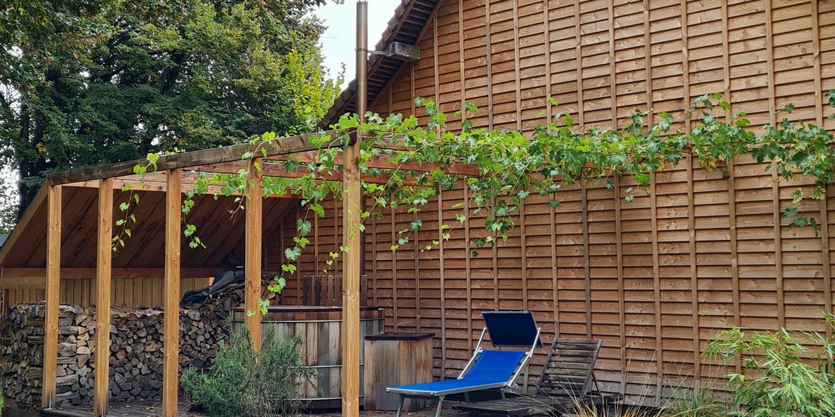 La terrasse du bain nordique et sa pergola végétalisme