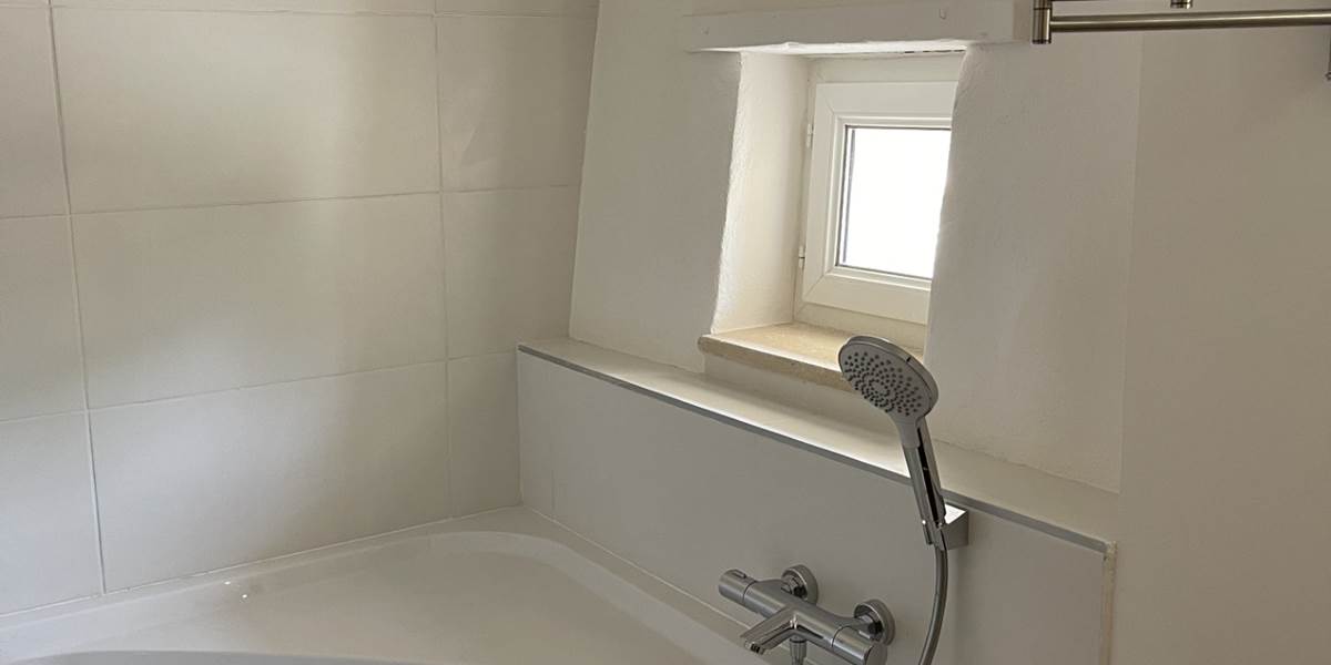 SALLE DE BAIN 2E`ME E´TAGE baignoire MF