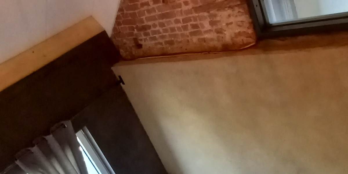 Chaque gite possède une chambre avec un lit double OU deux lits simples et le lit cabane.