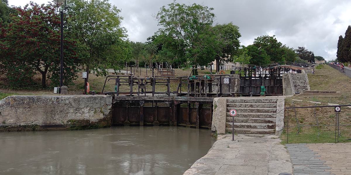 Le canal du Midi, les 9 écluses de Fonseranes