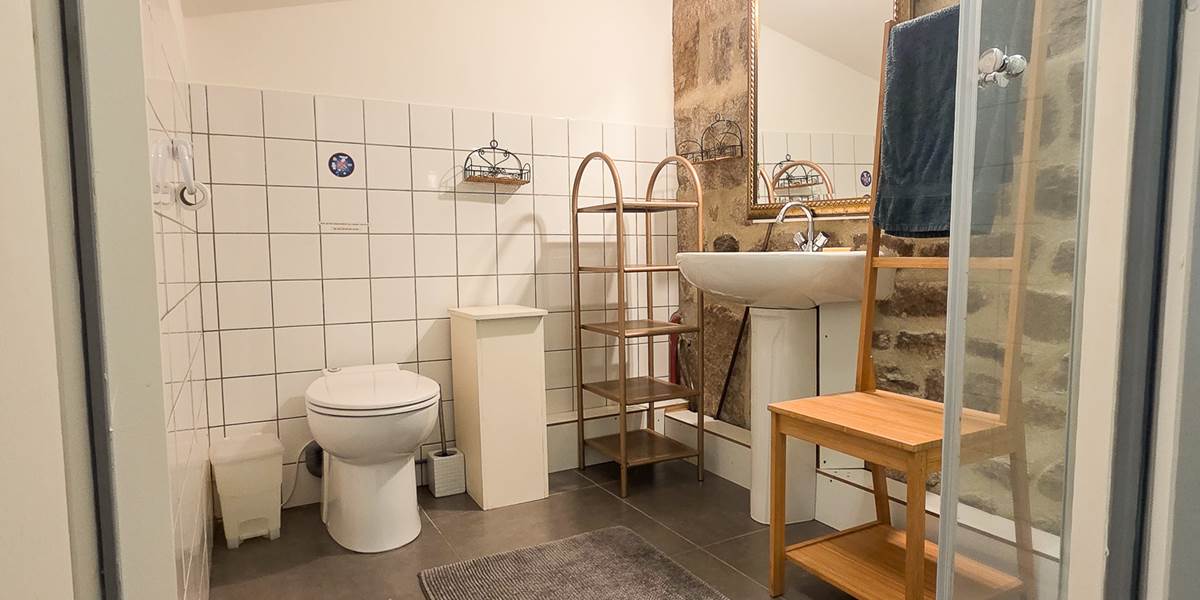 Salle de bain de la chambre 4 lits de Belle Epine