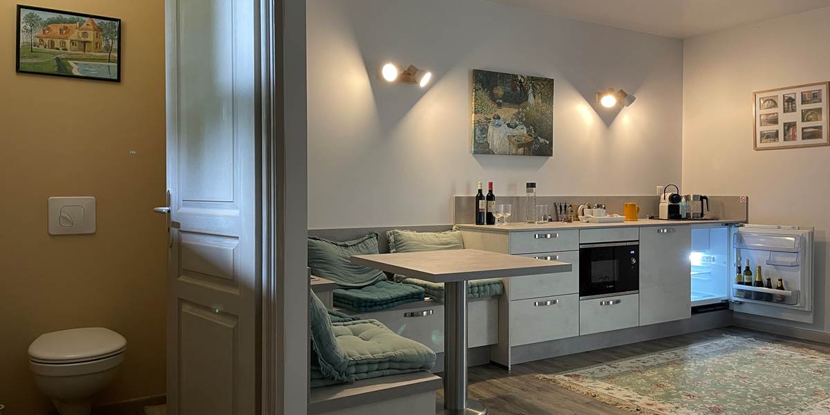 Salon & WC - Chambre MAUZAC (RDC)