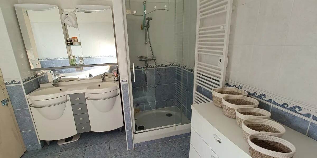 ROUSSEAU-SERVICE-Chambre-Etretat-salle-de-bain