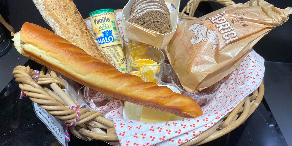 3-La Korrigane Chambre hote Binic Etables sur mer Panier petit dejeuner