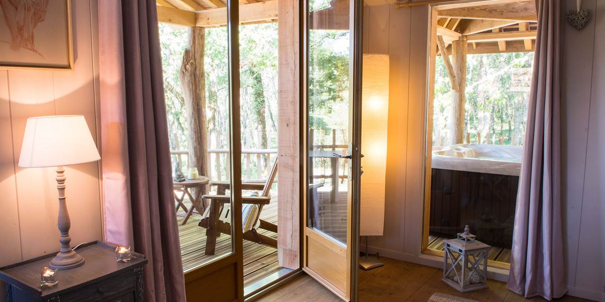 Face au lit - Cabane MELEZE