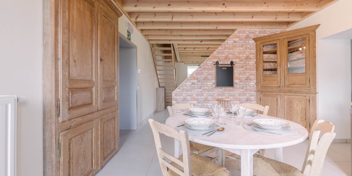 Gîtes de Juliane et Eric - Au jardin de Mamy bleue - gîte 4 personnes - table à manger