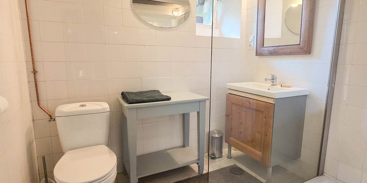 Salle de bain de la chambre double de Belle Epine
