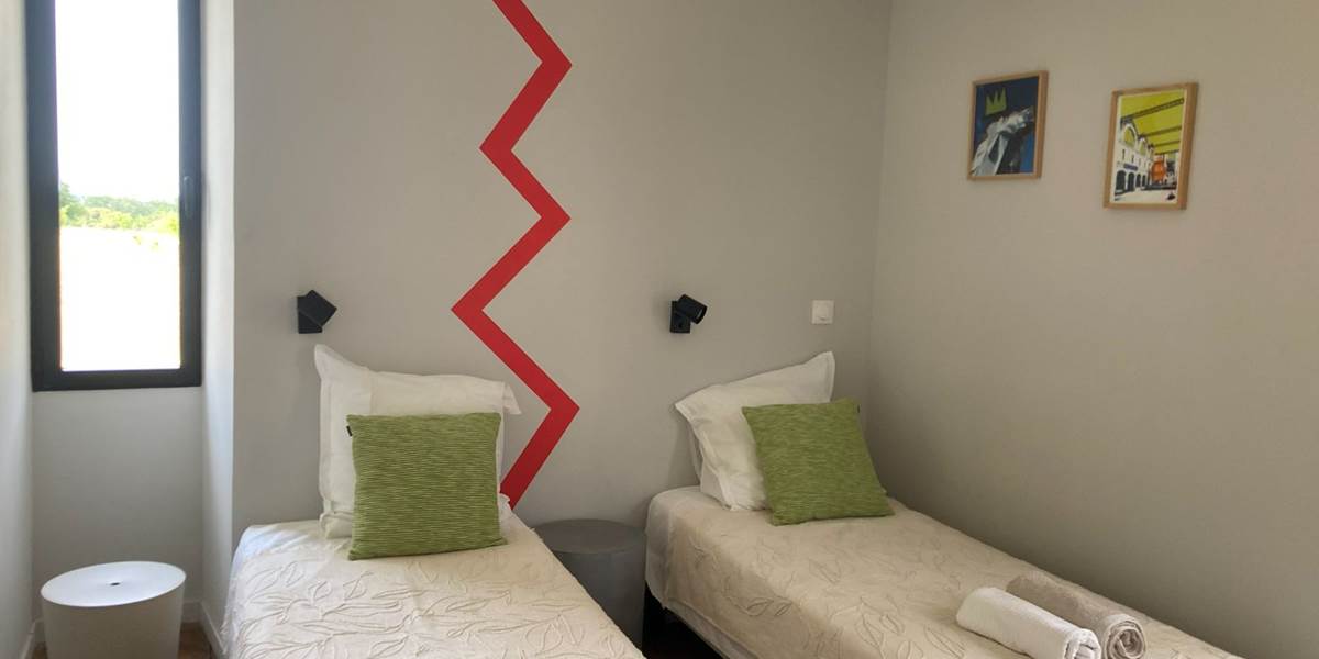 Chambre 2 lits 0,80x2m qui peut être jumelé en 1 lit 1,60x200