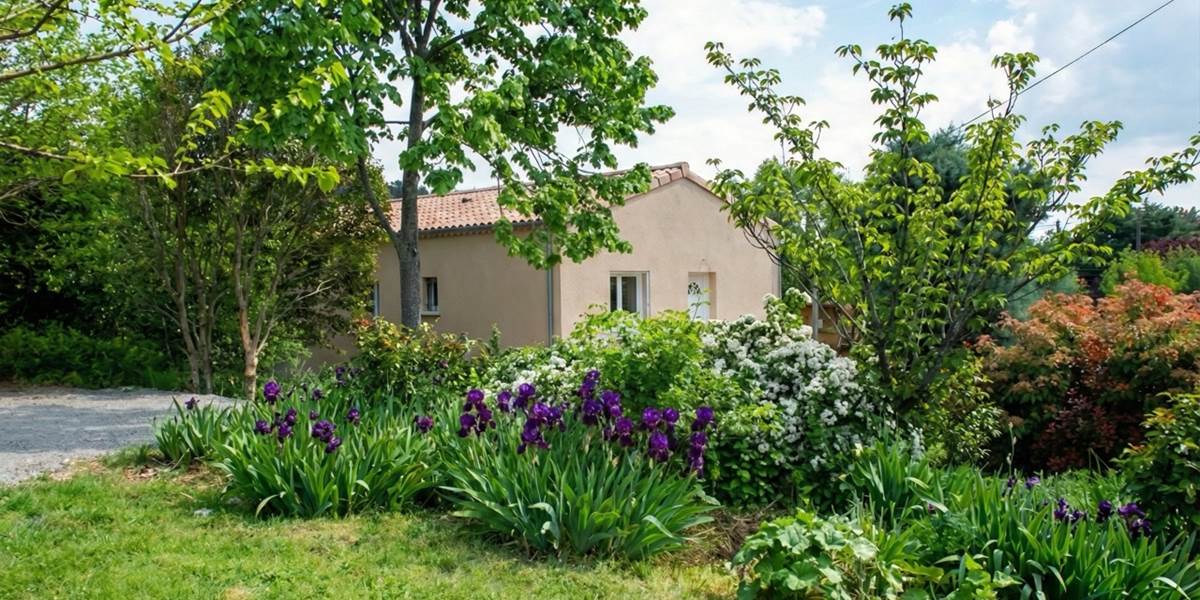 ombrebleuedufiguier-gîte-cerisiers-façade - Grande