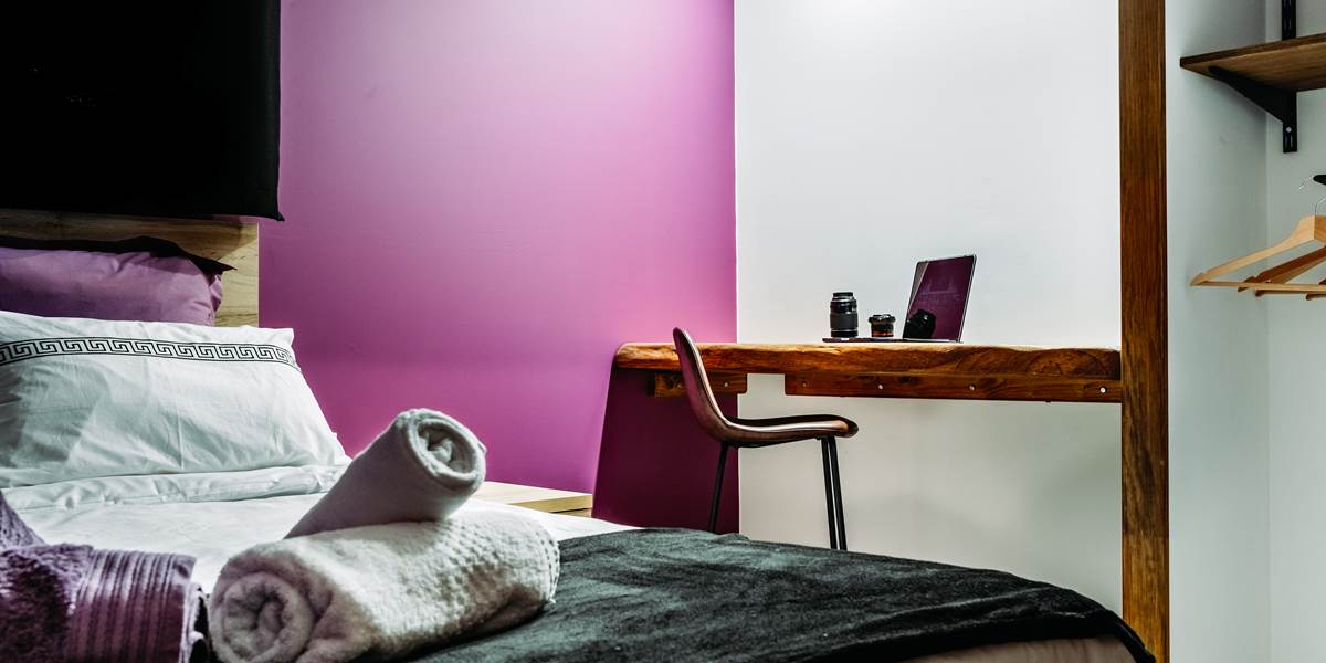 Chambre violette bureau