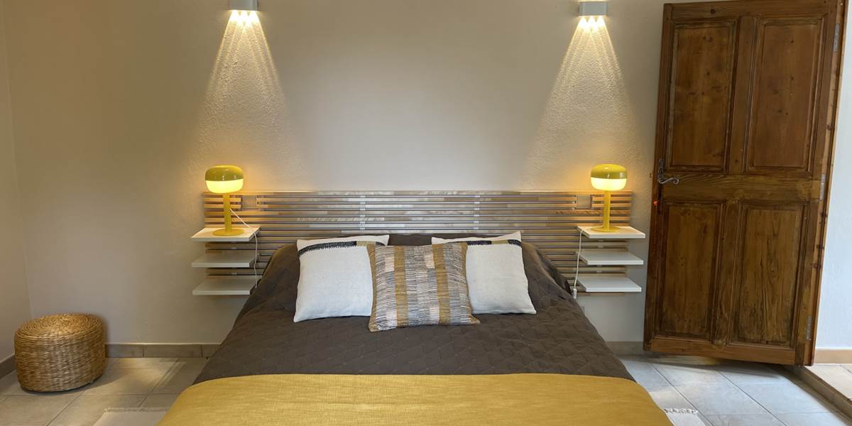 CHAMBRE JAUNE 1ER E´TAGE lit MF