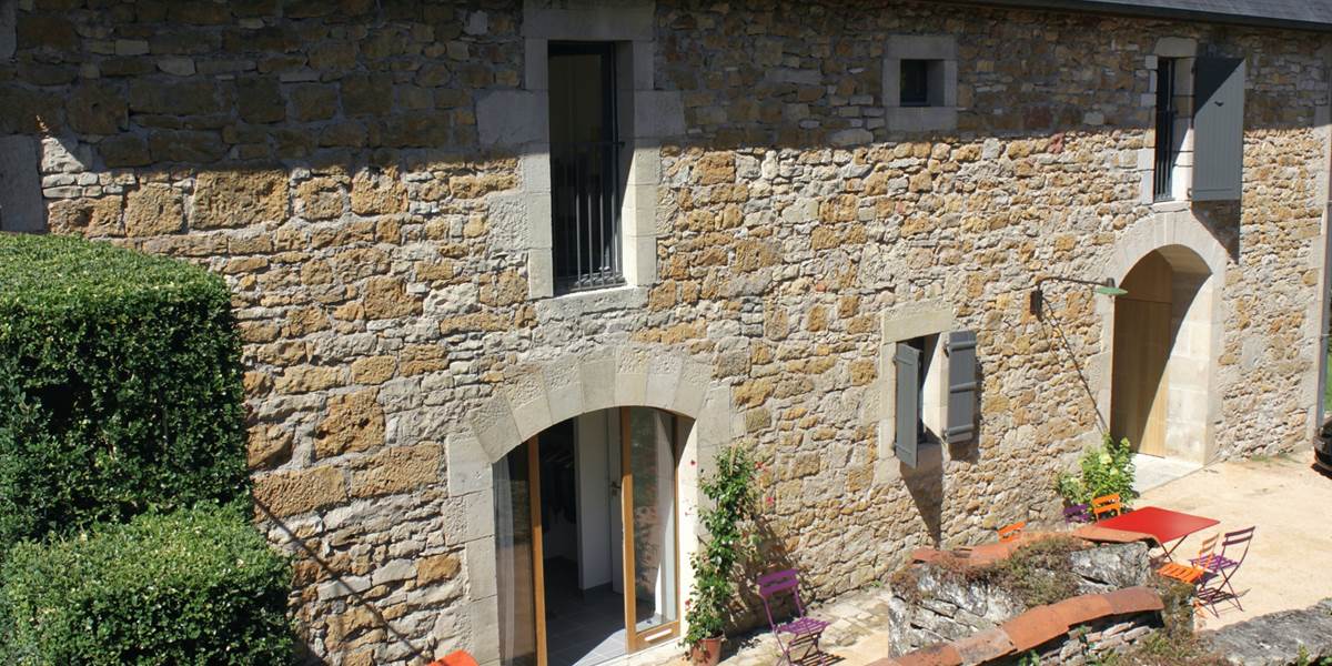 Façade est de la grange étable