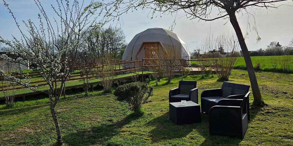 Bulle dôme géodésique logement insolite à Sancerre cher