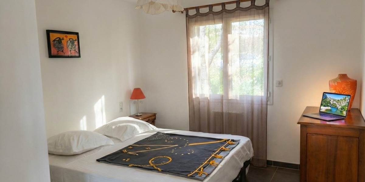 ombrebleuedufiguier-gîte-tournesols-chambre parentale 1 - Grande