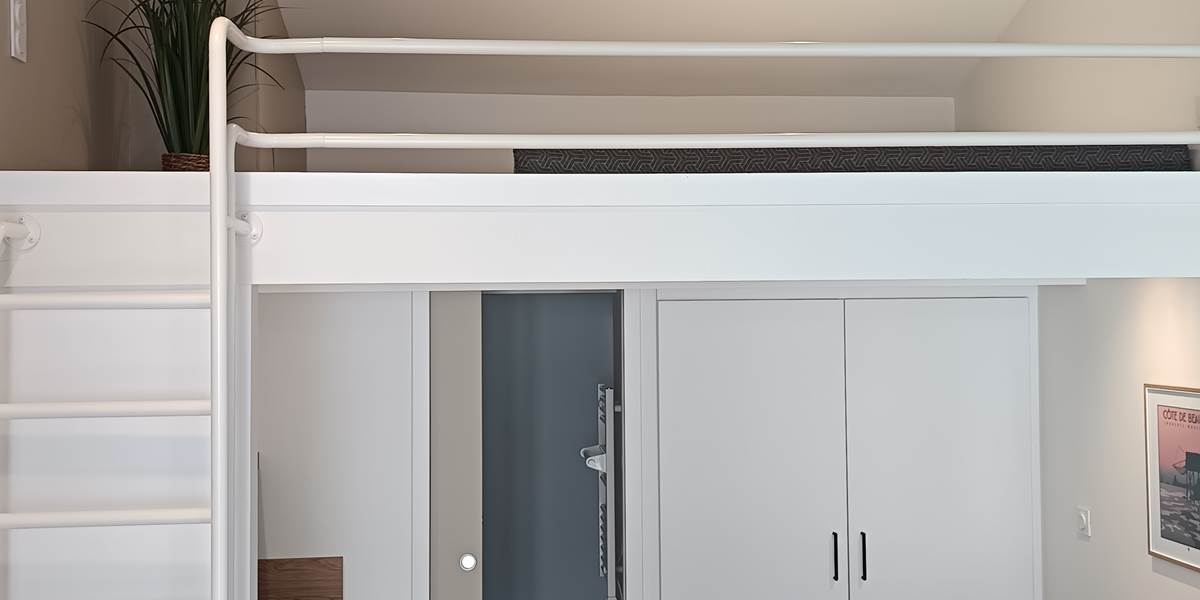 La mezzanine et son couchage 140 ( option +25€ )