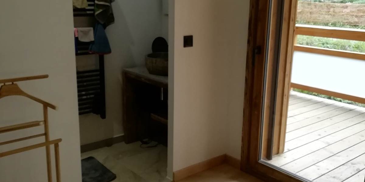 L'oxalis-70m²-n°812-appartement-Taninges-entrée-salle-de-bain