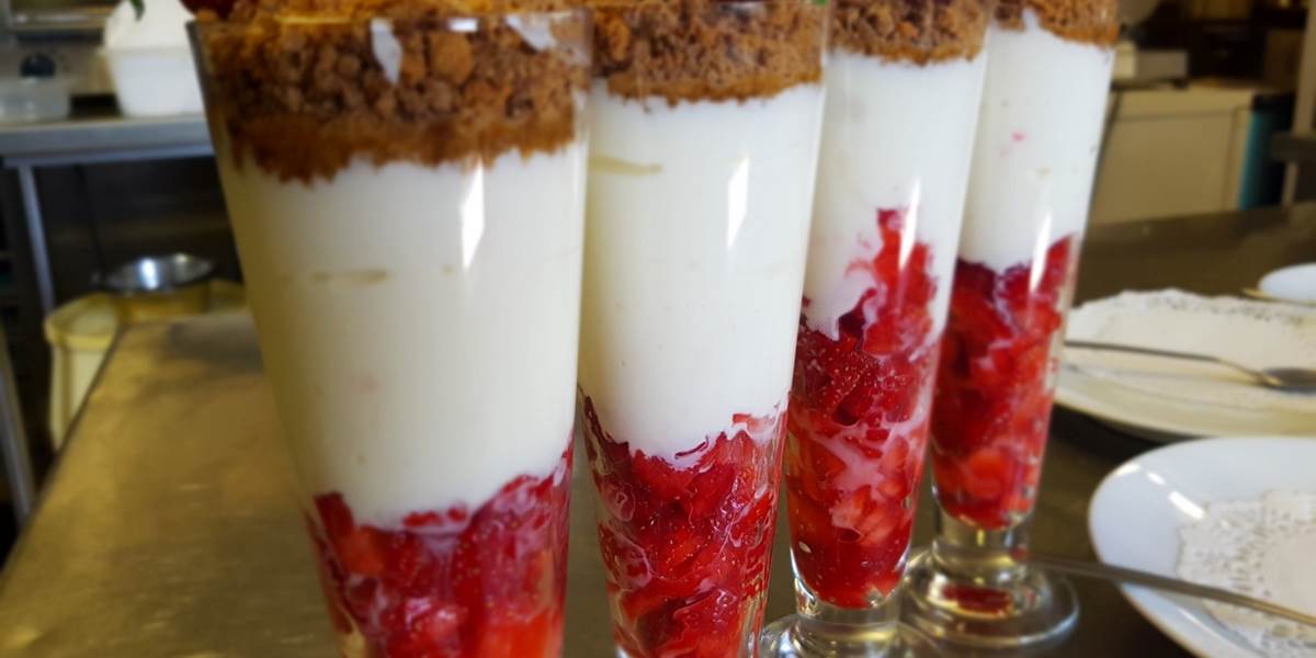 fromage blanc battu aux fraises de Montgibaud et speculoos le Ranch des Lacs