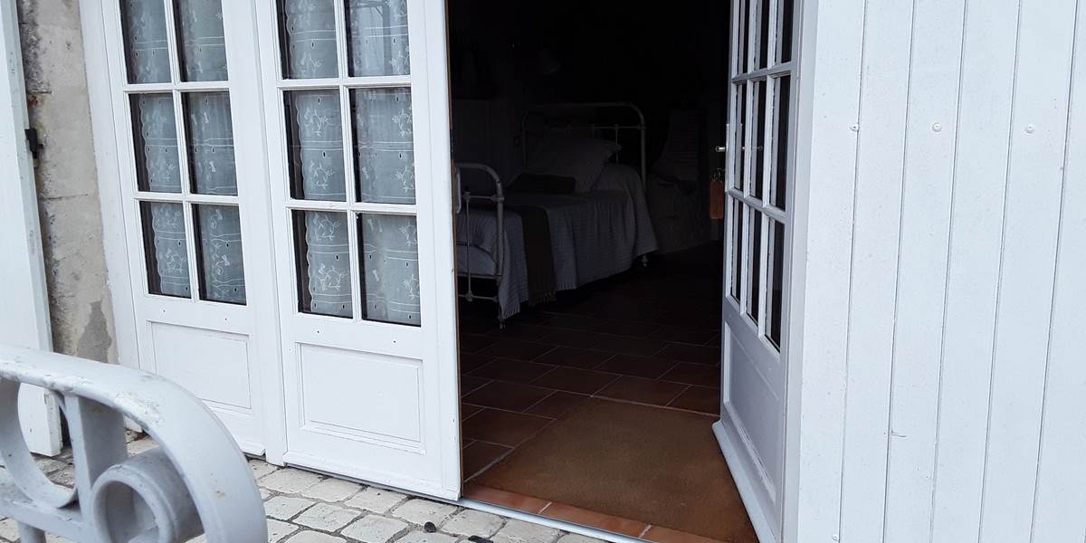 l'entrée  indépendante