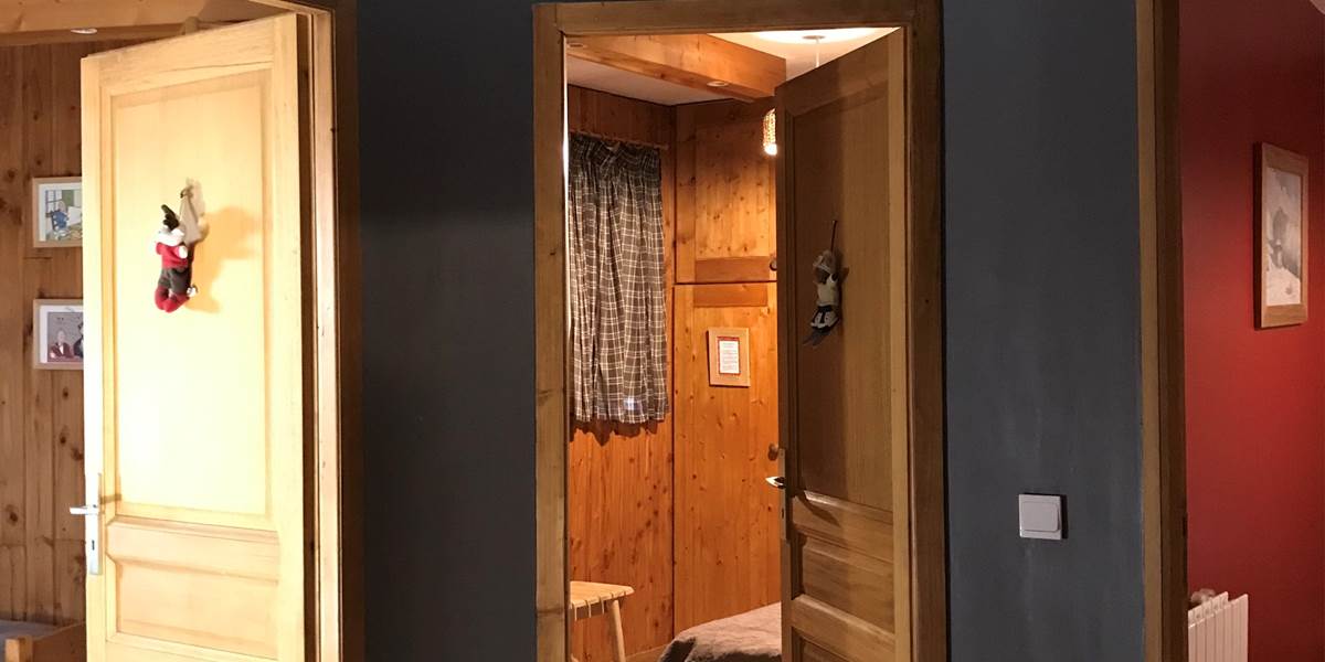 rotonde déservant 4 chambres en bas (7)
