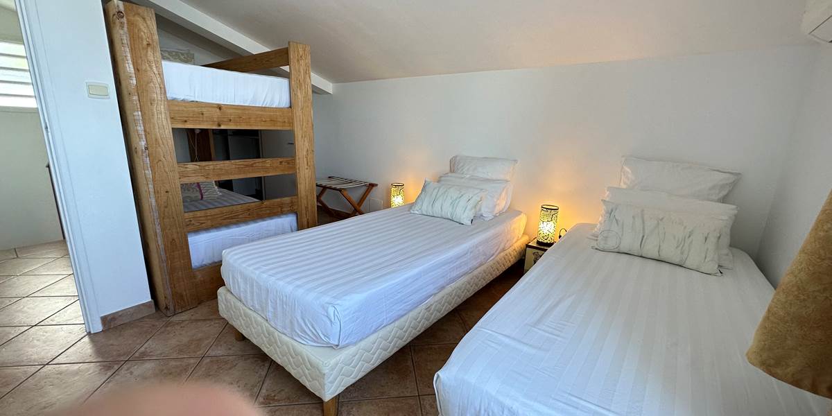 la chambre Marmaille (ses lits jumeaux, 1er étage)