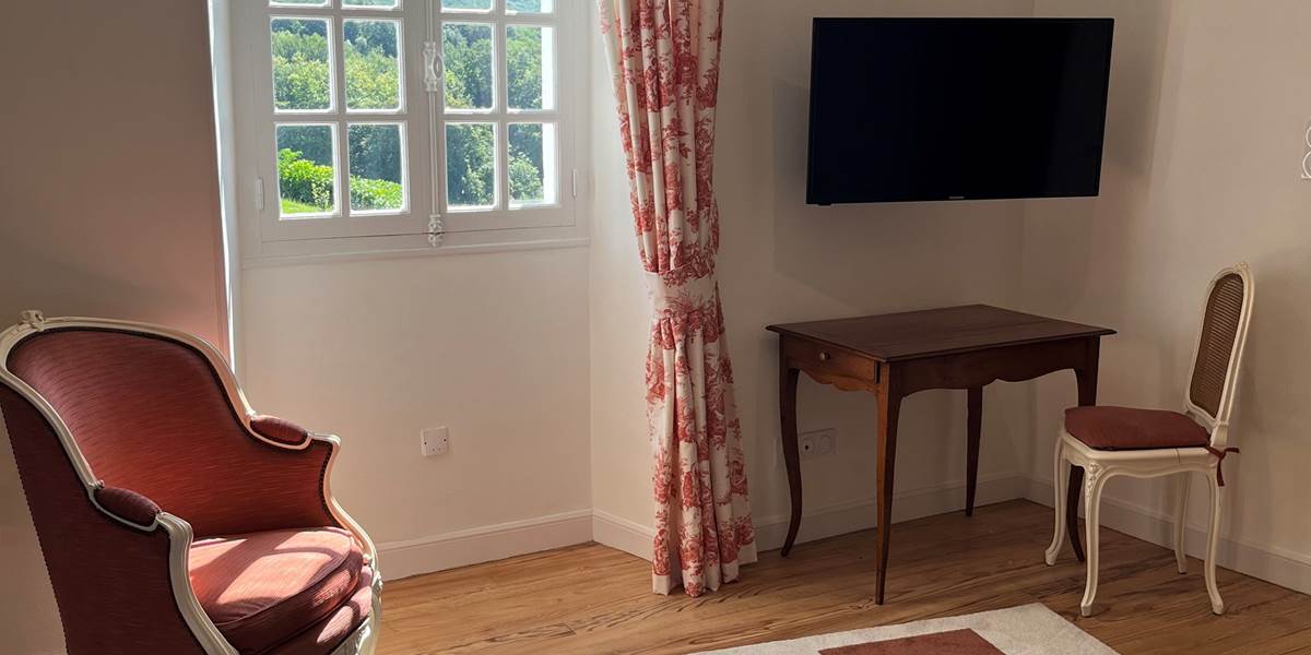 Suite équipé : télévision, wifi, climatisation.