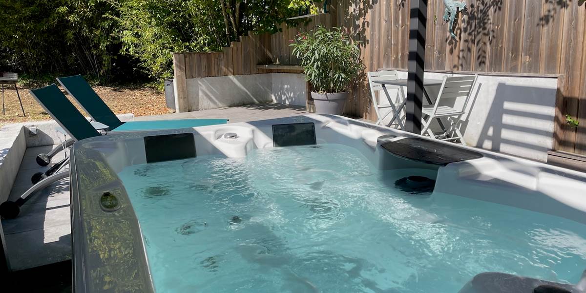 jacuzzi privatif-Sarlat-Dordogne-week-end