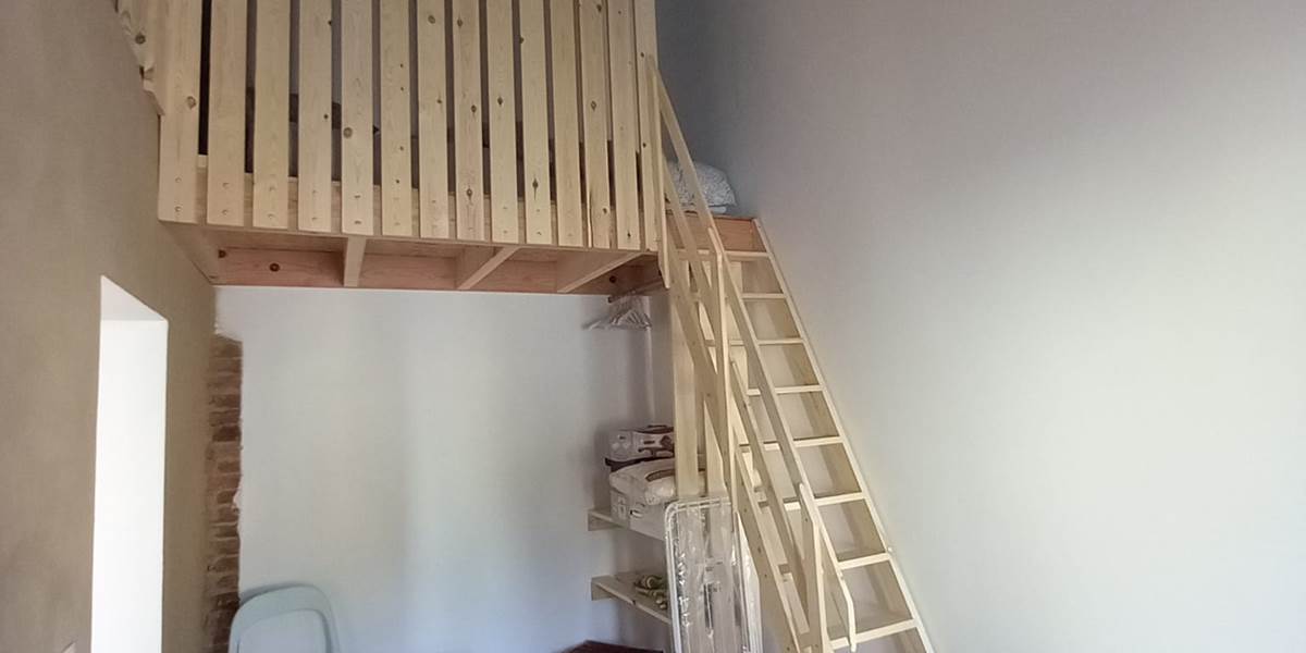 Le lit cabane, il est identique dans les 2 gîtes , il peut accueillir une personne adulte ou un enfant.