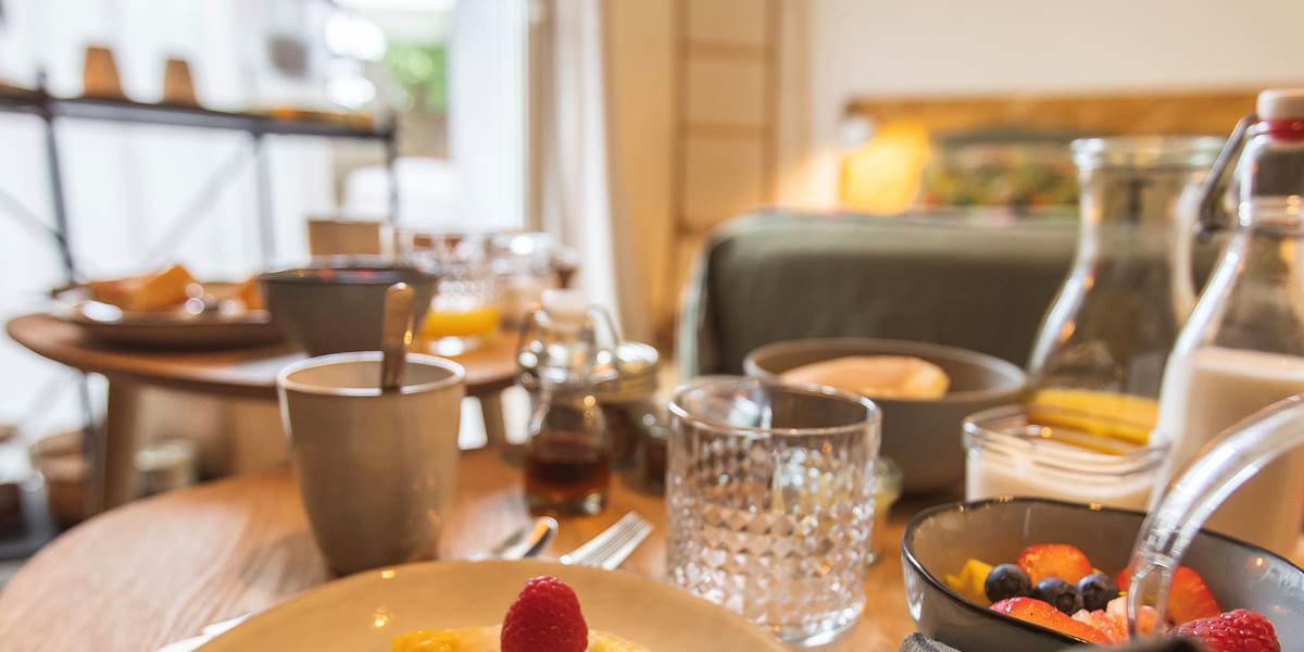Un délicieux petit déjeuner prêt à être apprécié dans l' intimité dans votre chambre.
