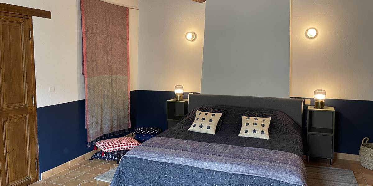 CHAMBRE MARINE-ROUGE 1ER E´TAGE lit MF