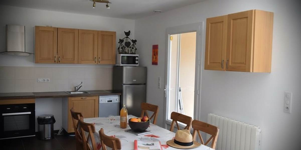 ombrebleuedufiguier-gîte-cerisiers-cuisine