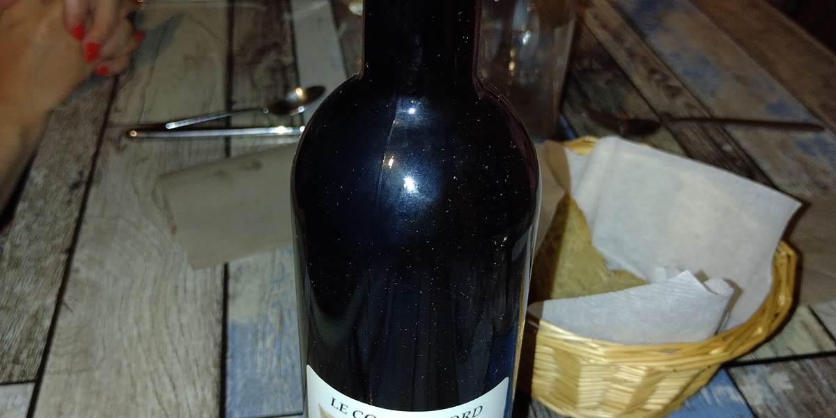 Merci au Domaine Les Tuileries pour cette bouteille avec notre étiquette 🍷🍷🍷