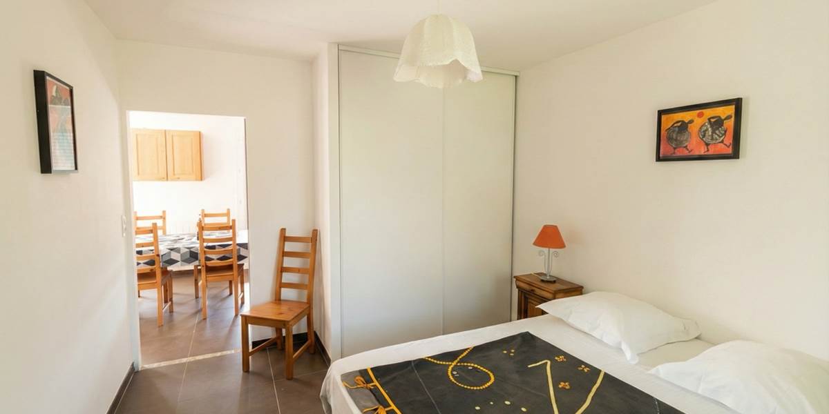ombrebleuedufiguier-gîte-tournesols- chambre parentale 2 - Grande
