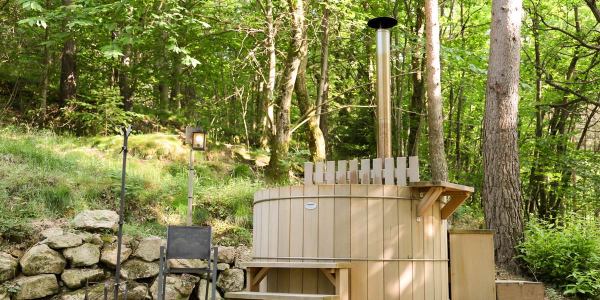 Bain nordique chauffé au feu de bois