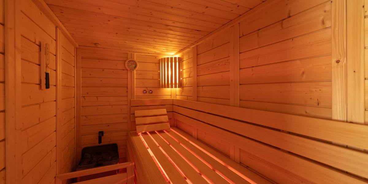 A l'intérieur du sauna privatif du gîte