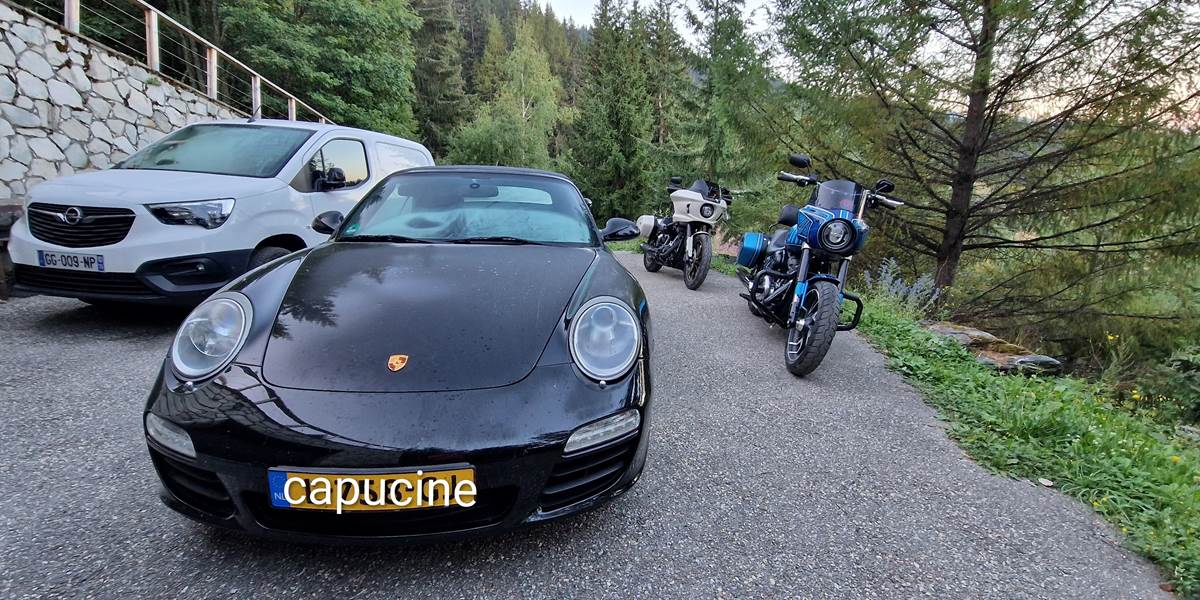 PASSAGE DE MOTOS ET DE VOITURES SUR LA RGA