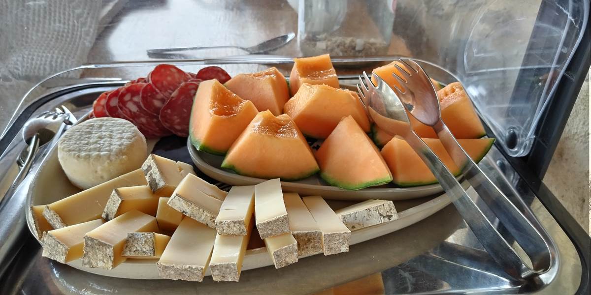 Petit déjeuner des chambres d'hôtes à Le Coq du Nord -Mailhac