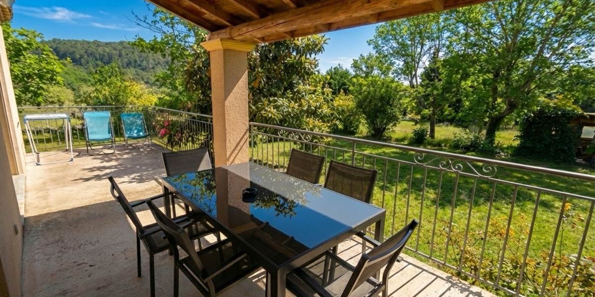 ombrebleuedufiguier-gîte-tournesols-terrasse - Grande