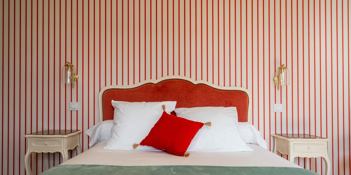 Lit Queen Size & literie fournie