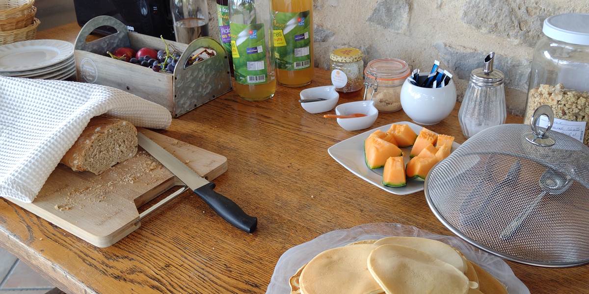 Petit déjeuner des chambres d'hôtes à Le Coq du Nord -Mailhac