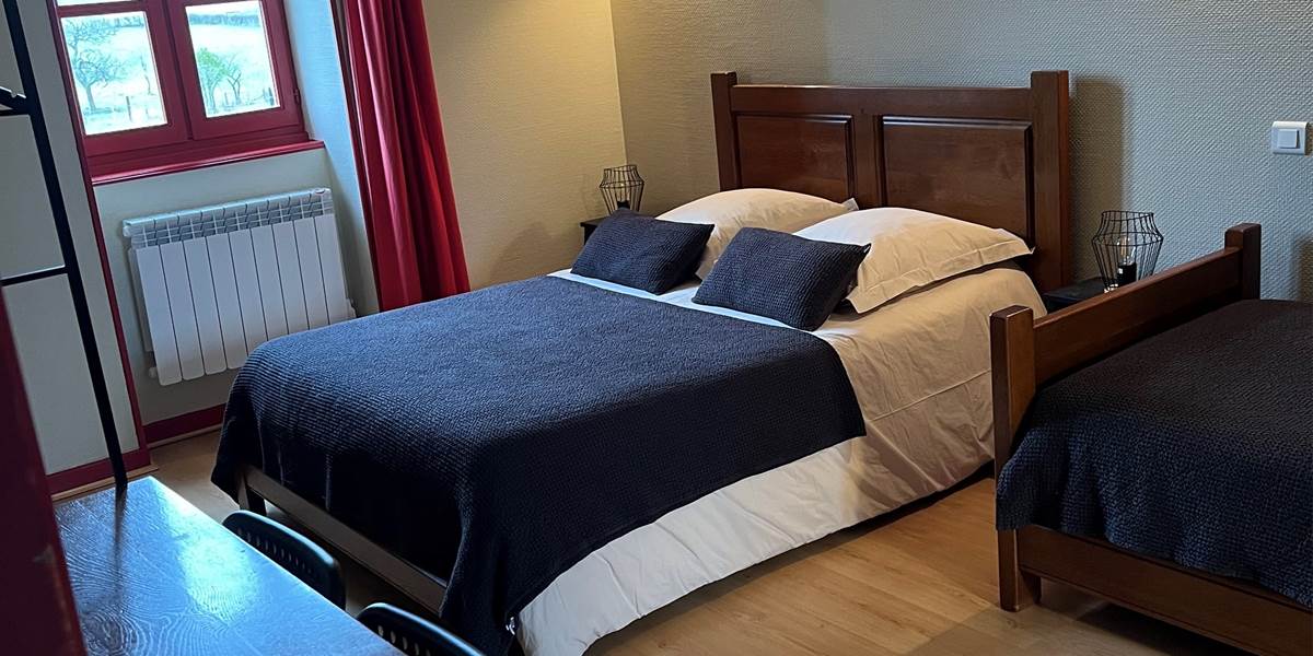 Lit Double & Lit Simple - Double Bed & Single Bed