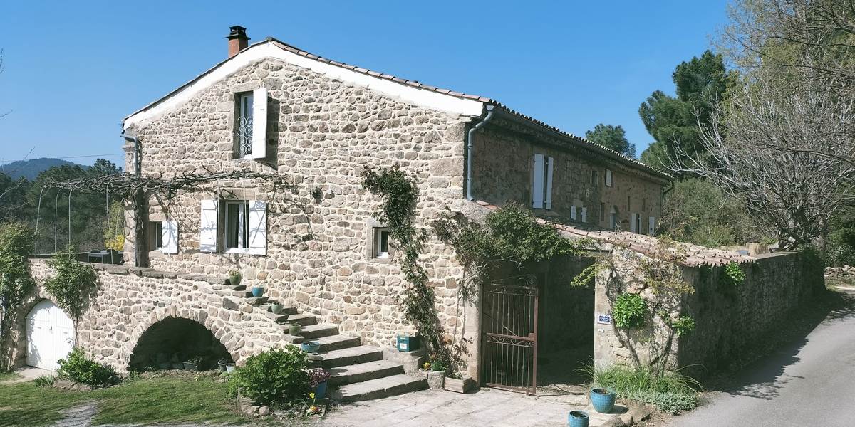 gîte Ombre bleue, ombre bleue du figuier gîtes et chambres d'hôtes avec piscine Ardèche