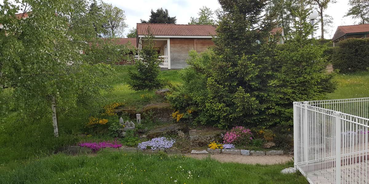 Les Chalets de la MARGERIDE: Espaces fleuris
