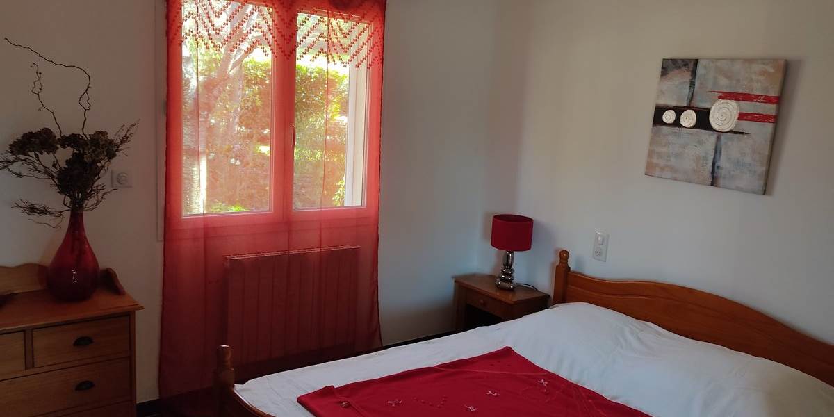 chambre parentale gîte Cerisiers ombre bleue du figuier gîtes et chambres d'hôtes avec piscine ardèche