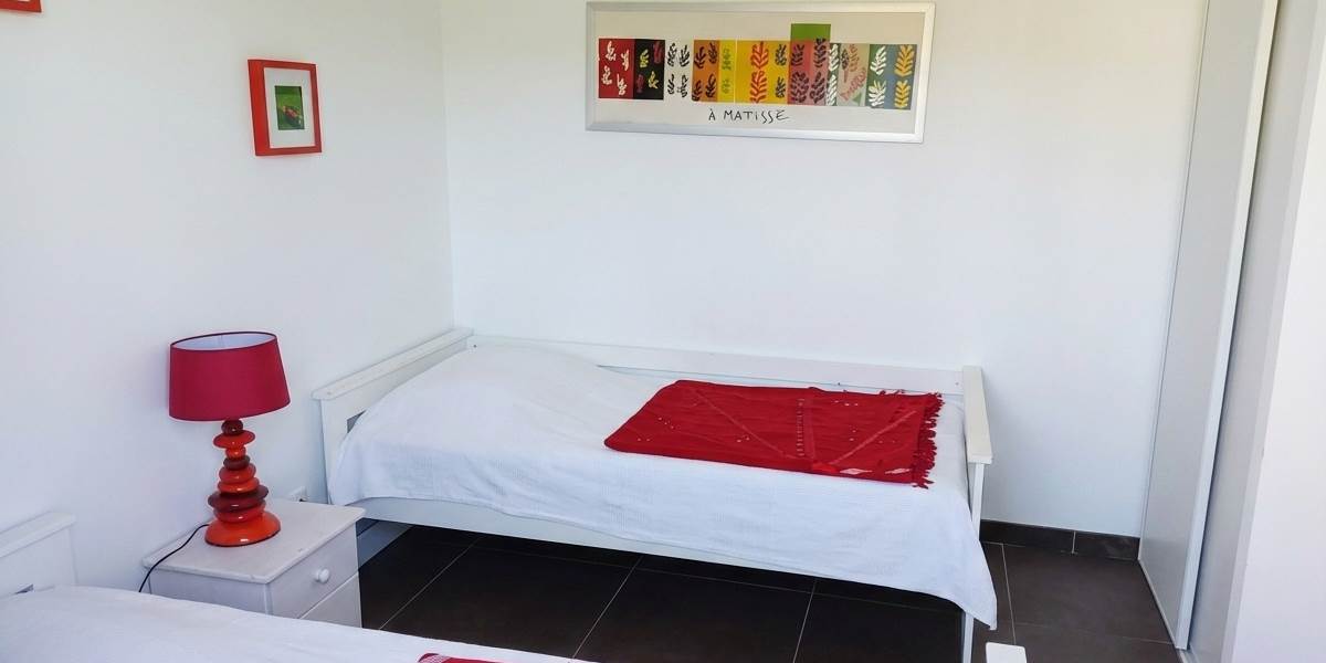 ombrebleuedufiguier-gîte-cerisiers-chambre enfants