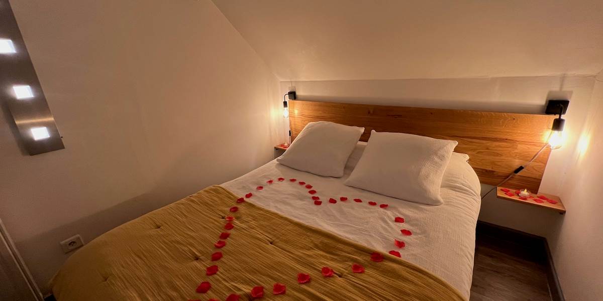 chambre-love-cocooning-studio-tournesol-spa