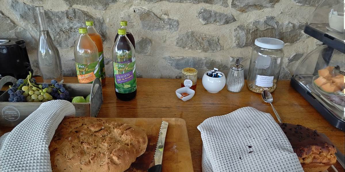 Petit déjeuner local et maison à Le Coq du Nord Mailhac