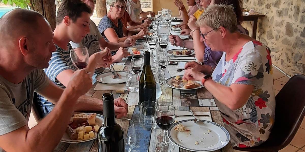 On se régale avec les bons produits locaux et les légumes du potager