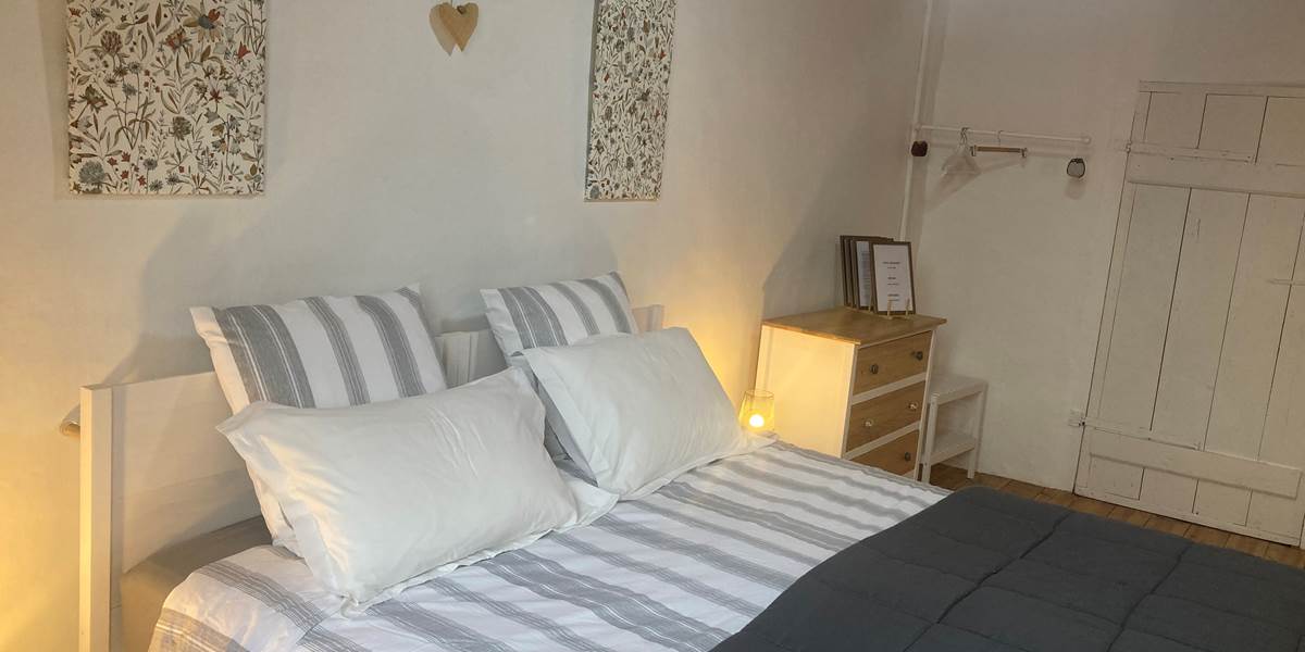 Chambre Suzanne côté nuit et rangement